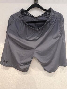 Under Armour Men’s Gray Shorts Size M